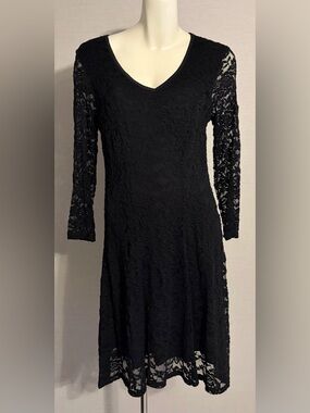 Women’s Medium Black Lace Overlay V-Neck Long Sleeve Maurice’s Dress